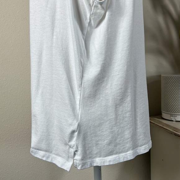 7 Old Navy XL Black or White Sleeveless Tops - Picture 5 of 16